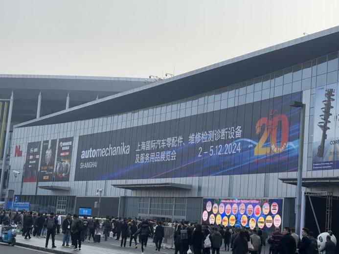 Staf Hengda mengambil bagian dalam Automechanika Shanghai 2024